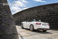 fiat_124_spider_2016_02.jpg