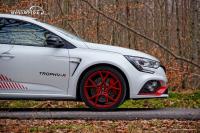 renault-megane4-rs-trophy-r_11.jpg