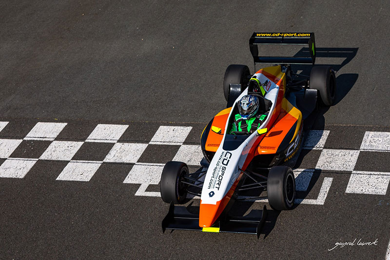 stage de pilotage en formule renault 2.0L