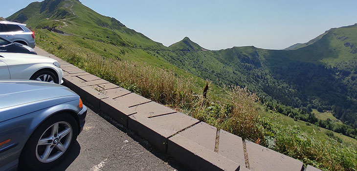 pas de peyrol parking payant monts du cantal parc volcans auvergne