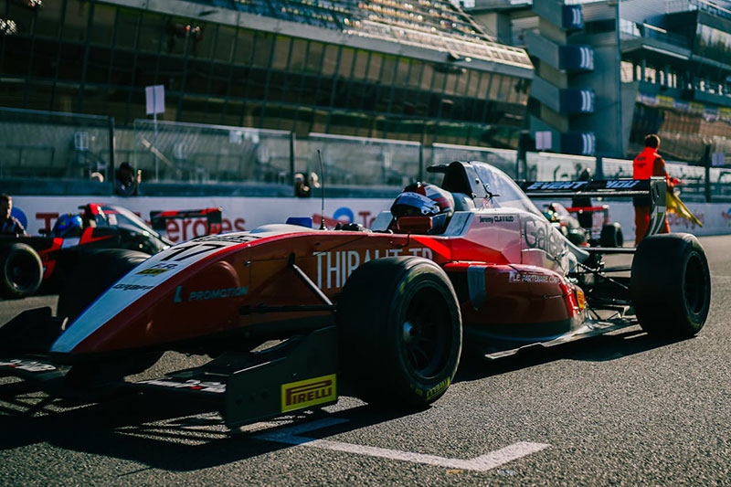 stage de pilotage sur circuit à paris pour team builidng