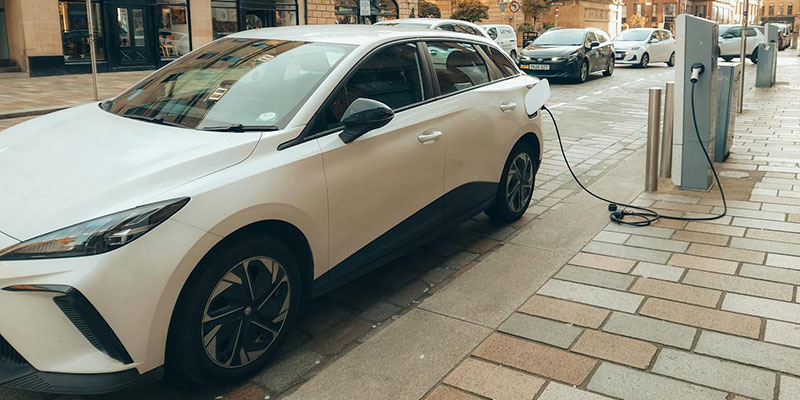 voiture électrique recharge borne