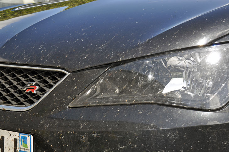 Nettoyer les vitres de sa voiture sans laisser de traces